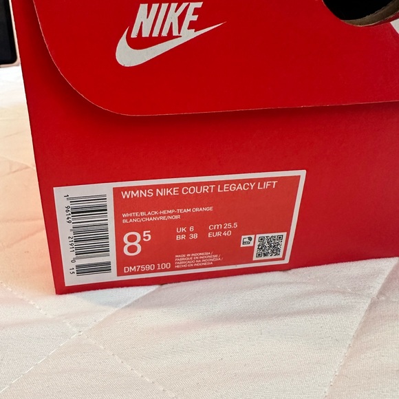 Woman’s Nike Court Legacy Next Nature sz 8.5! - Picture 5 of 7